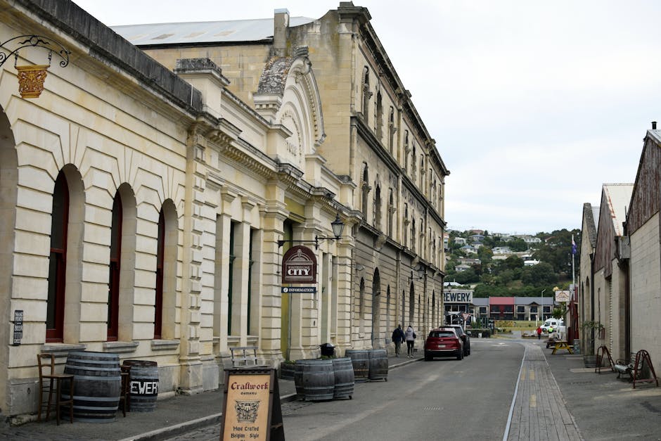 NZ Economic Crossroads: NZD Outlook Amidst Mixed Signals